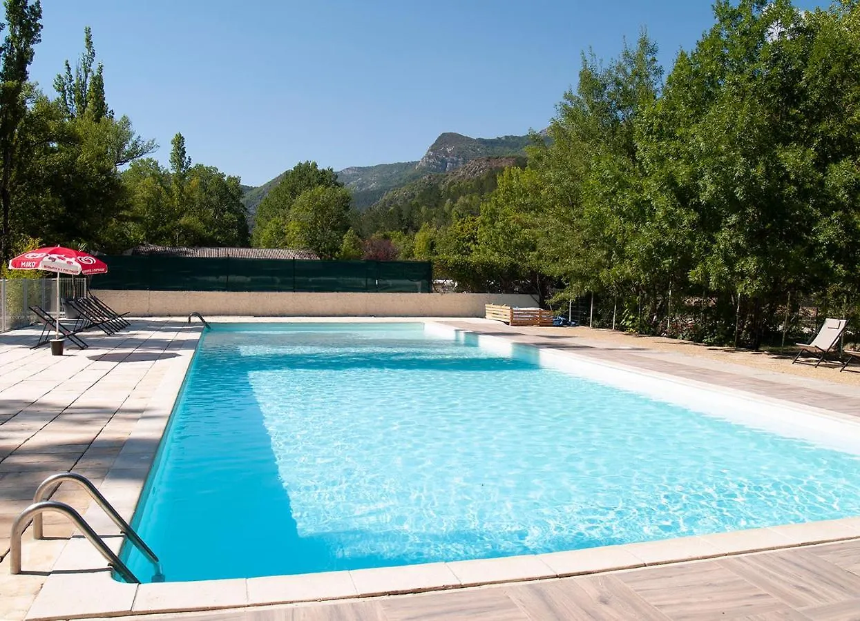 Camping L'Ondine De Provence La Motte-Chalancon Campsite