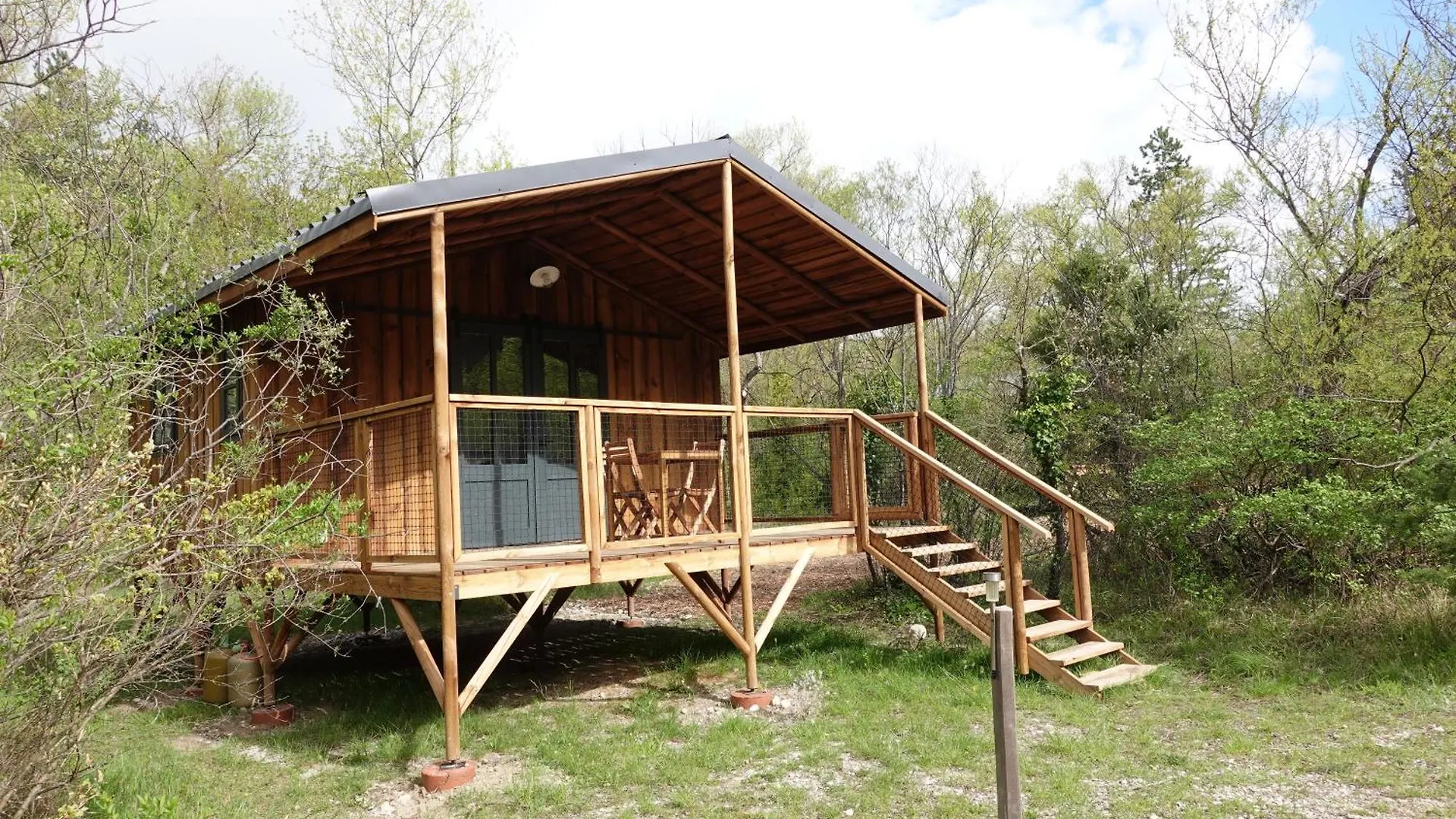 Camping L'Ondine De Provence La Motte-Chalancon Campsite