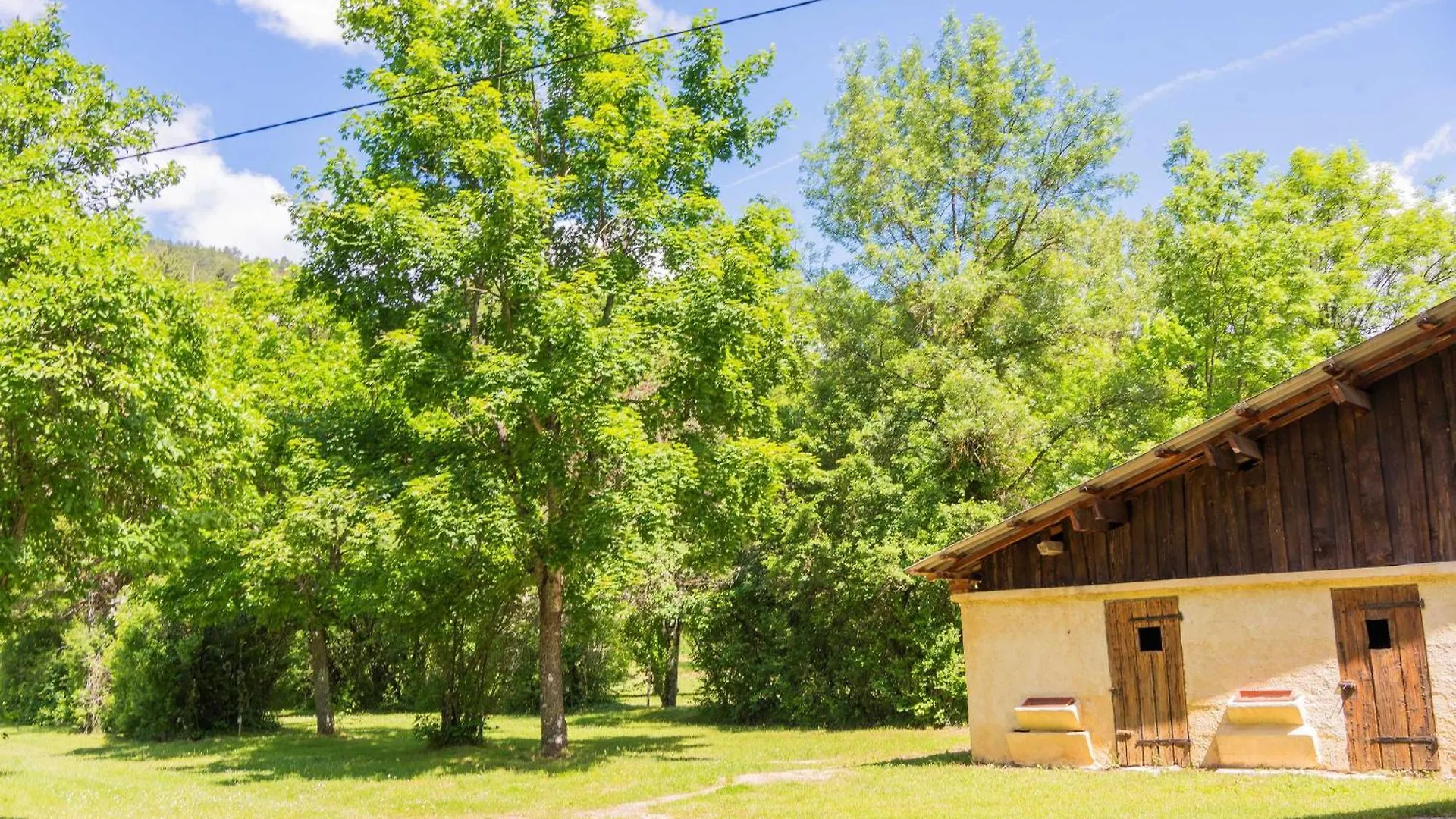 Camping L'Ondine De Provence La Motte-Chalancon 0*,