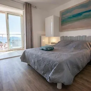tres-beau-t2-climatise-refait-a-neuf-vue-mer.fr-provencehotel.com/